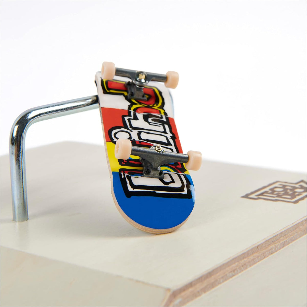 TECH DECK Performance Series, Shred Pyramid Set with Metal Rail and Exclusive Blind Fingerboard, Made with Real Wood, Kids Toy for Boys and Girls Ages 6 and up